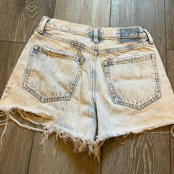 Abercrombie & Fitch Annie High Rise Distressed Acid Washed Shorts Size 26 / 2 - Picture 4 of 8